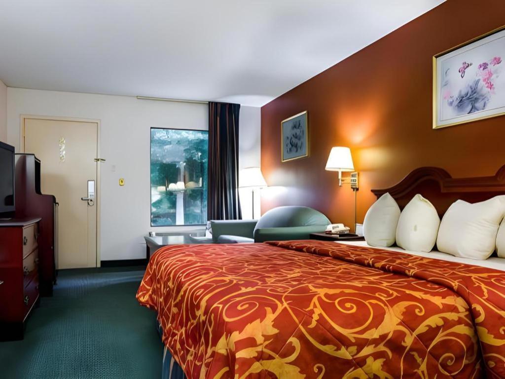 Econo Lodge South Гарнер Экстерьер фото