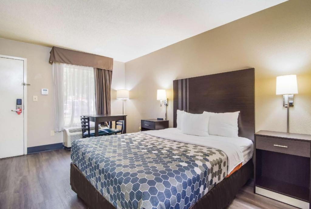 Econo Lodge South Гарнер Экстерьер фото