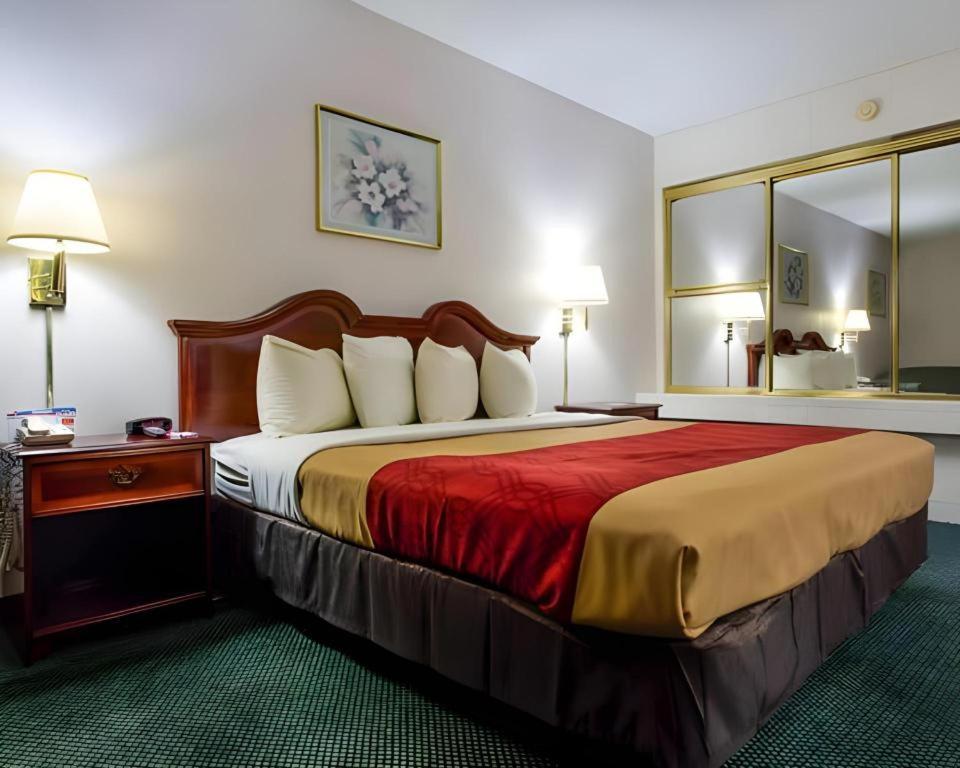 Econo Lodge South Гарнер Экстерьер фото