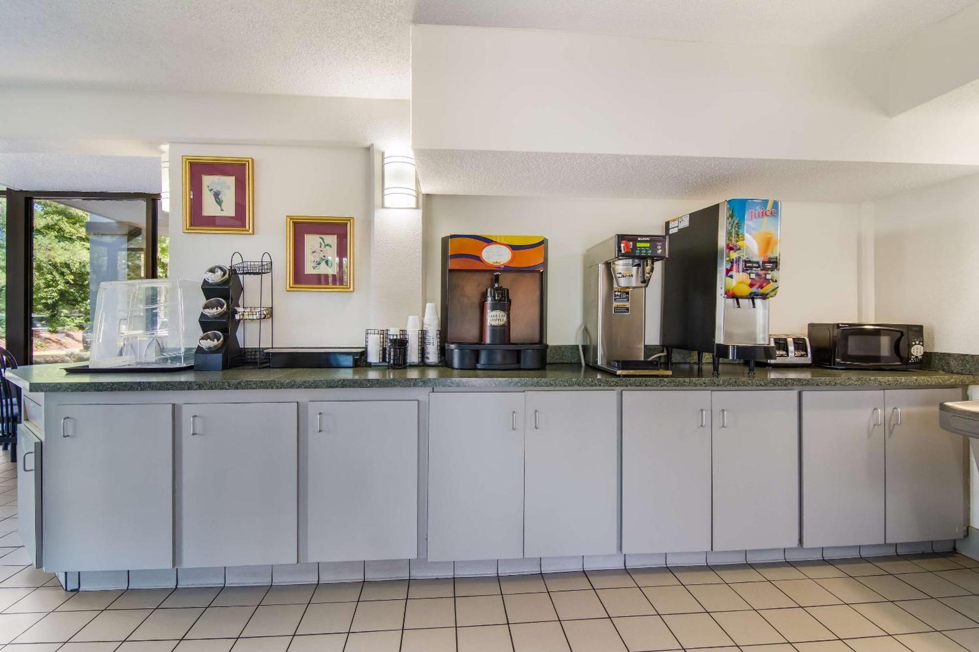 Econo Lodge South Гарнер Экстерьер фото